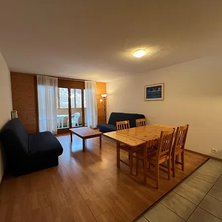 Parking Terrasse Pour 4 Personnes Au 아파트 Vionnaz